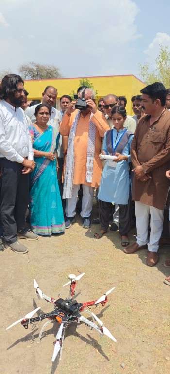 drone flying activity in sinsoda school